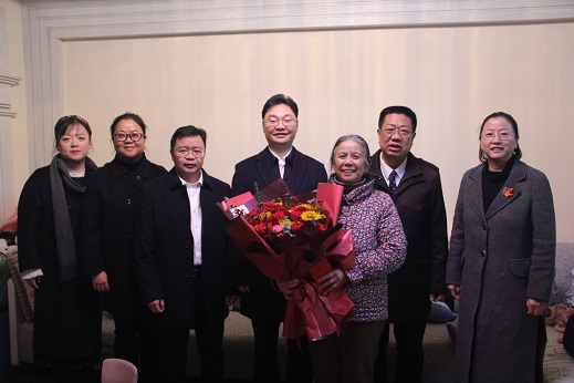 1706665518.jpg 1慰问老领导遗属.jpg