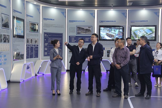 1711793375.jpg 1参观园区展示中心.jpg