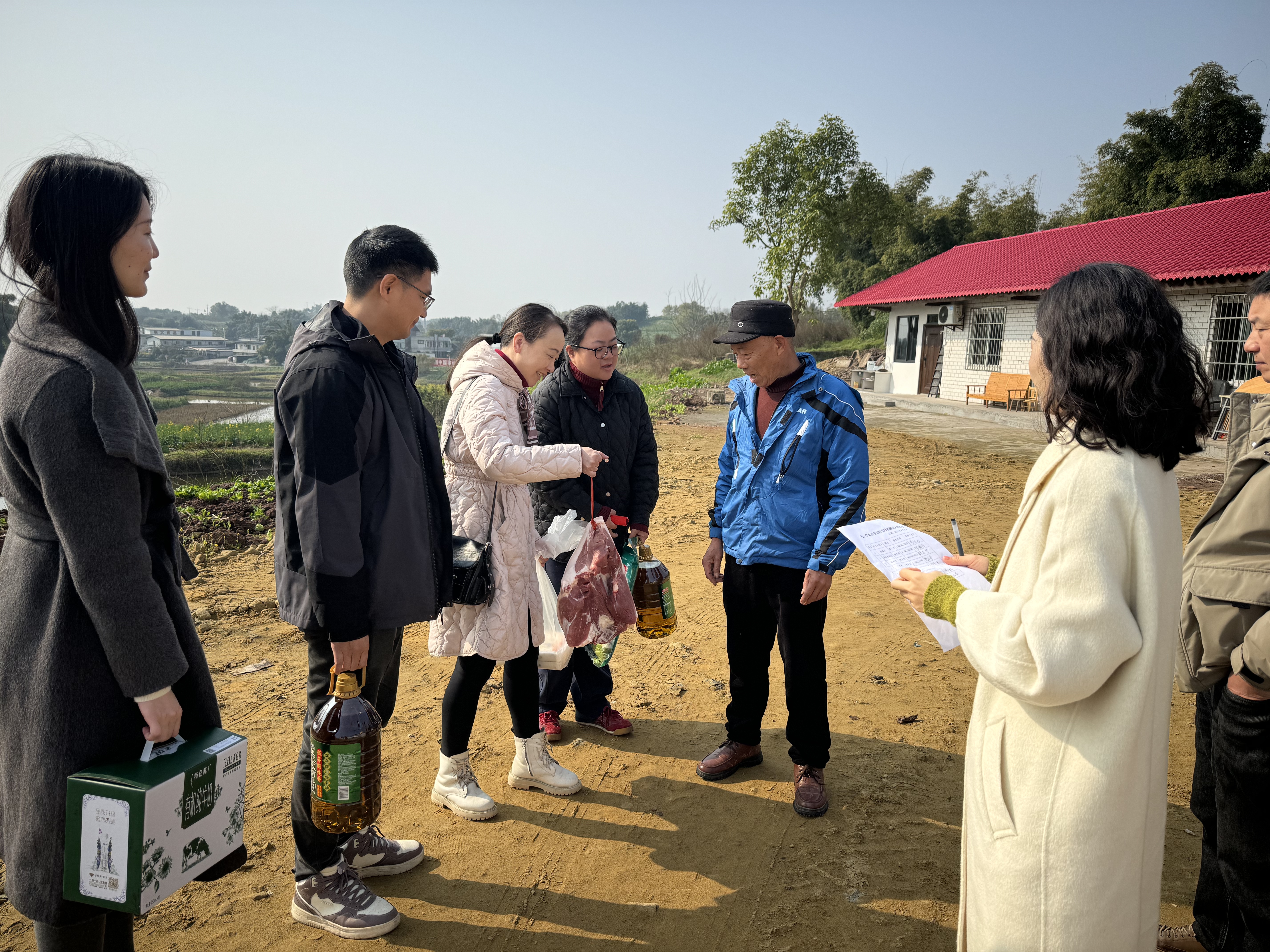 九三学社自贡市委会赴贡井区开展“新春送温暖”慰问困难群众活动